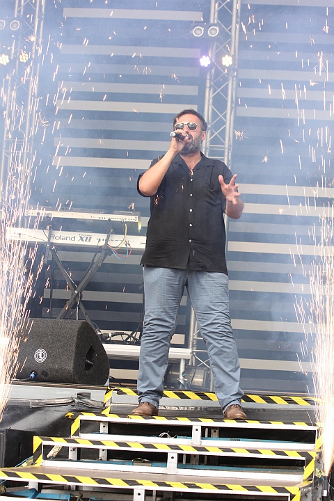 Bert (The Voice) @ Buitenbeenpop 2013, picture 3, photographed by Heidi Elen - FrontView Magazine