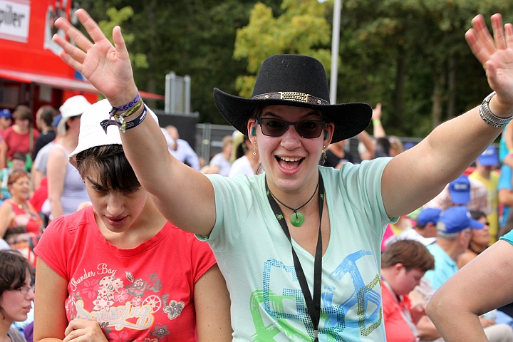 De Corsaris @ Buitenbeenpop 2013, picture 4, photographed by Heidi Elen - FrontView Magazine
