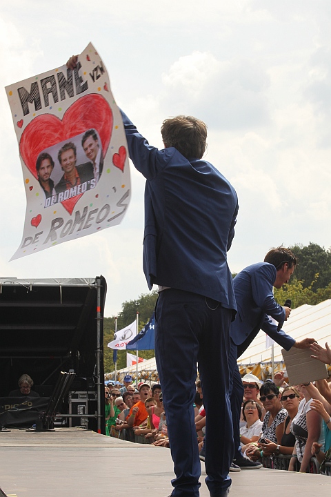 De Romeo's @ Buitenbeenpop 2013, picture 6, photographed by Heidi Elen - FrontView Magazine