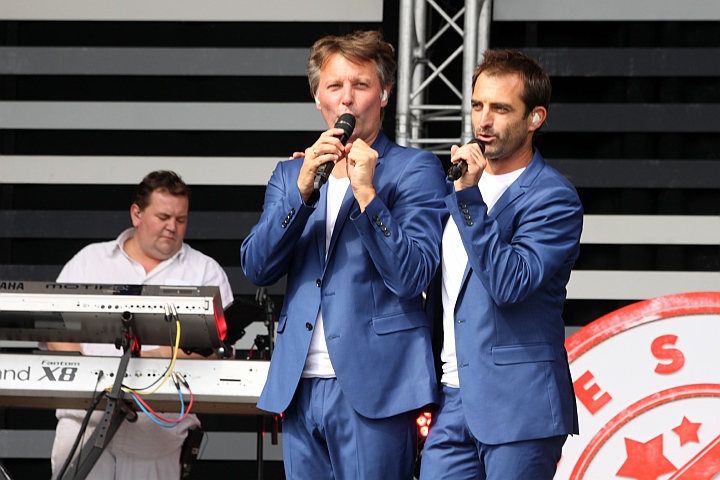 De Romeo's @ Buitenbeenpop 2013, picture 9, photographed by Heidi Elen - FrontView Magazine