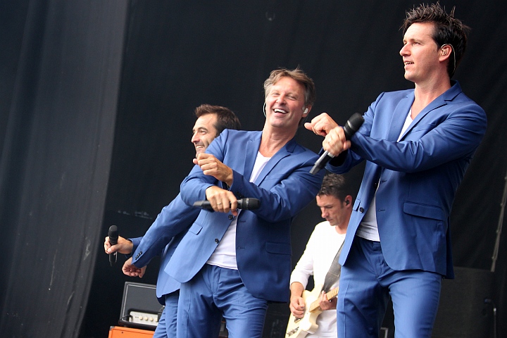 De Romeo's @ Buitenbeenpop 2013, picture 10, photographed by Heidi Elen - FrontView Magazine