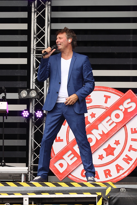 De Romeo's @ Buitenbeenpop 2013, picture 12, photographed by Heidi Elen - FrontView Magazine