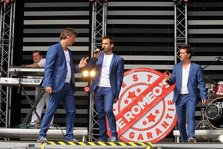 De Romeo's @ Buitenbeenpop 2013, picture 24, photographed by Heidi Elen - FrontView Magazine