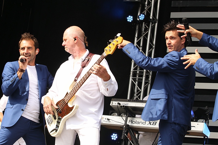 De Romeo's @ Buitenbeenpop 2013, picture 27, photographed by Heidi Elen - FrontView Magazine