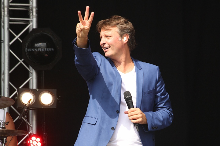 De Romeo's @ Buitenbeenpop 2013, picture 30, photographed by Heidi Elen - FrontView Magazine