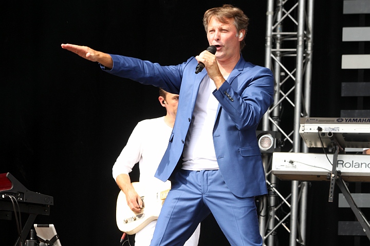De Romeo's @ Buitenbeenpop 2013, picture 35, photographed by Heidi Elen - FrontView Magazine