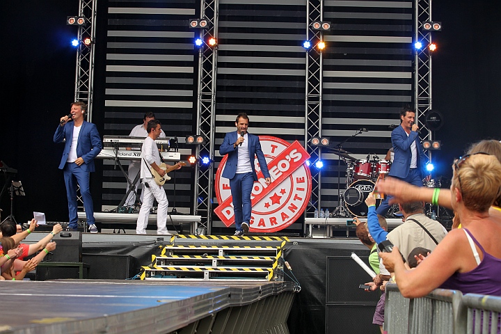 De Romeo's @ Buitenbeenpop 2013, picture 45, photographed by Heidi Elen - FrontView Magazine