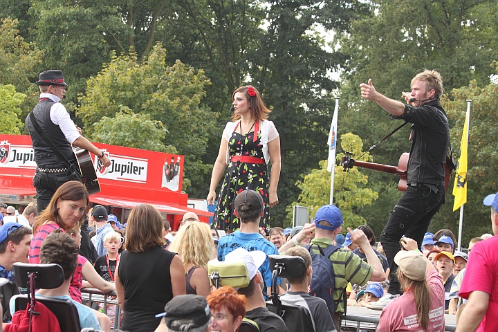 Dominomuziek @ Buitenbeenpop 2013, picture 1, photographed by Heidi Elen - FrontView Magazine