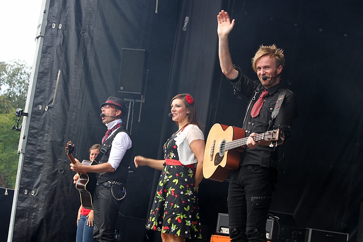 Dominomuziek @ Buitenbeenpop 2013, picture 3, photographed by Heidi Elen - FrontView Magazine