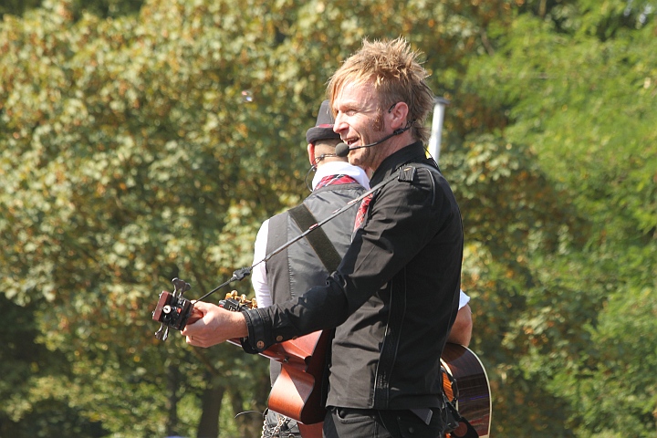 Dominomuziek @ Buitenbeenpop 2013, picture 4, photographed by Heidi Elen - FrontView Magazine