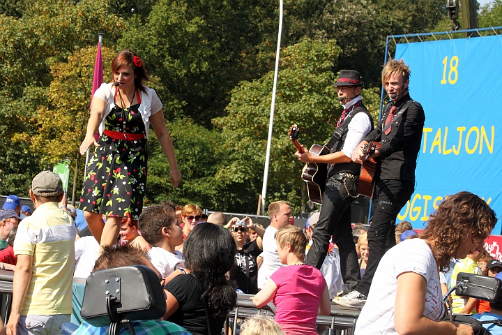 Dominomuziek @ Buitenbeenpop 2013, picture 8, photographed by Heidi Elen - FrontView Magazine