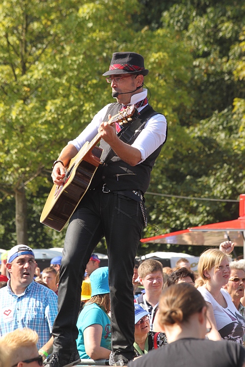 Dominomuziek @ Buitenbeenpop 2013, picture 10, photographed by Heidi Elen - FrontView Magazine