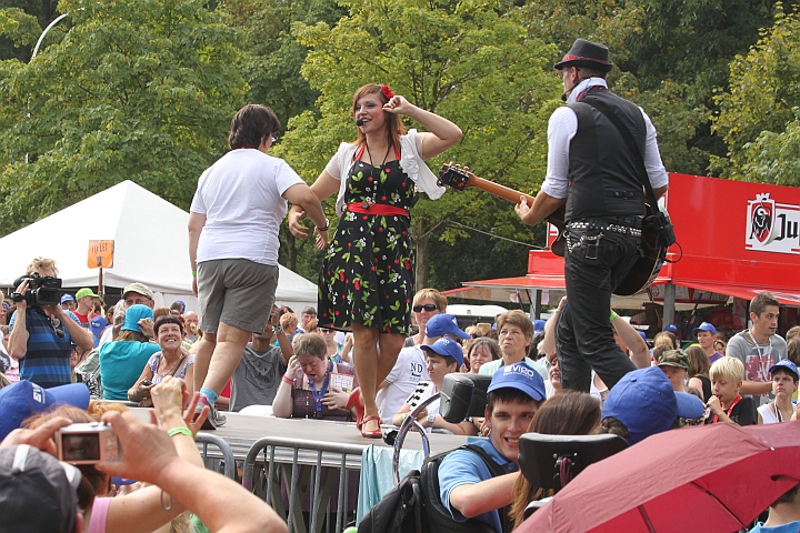 Dominomuziek @ Buitenbeenpop 2013, picture 16, photographed by Heidi Elen - FrontView Magazine