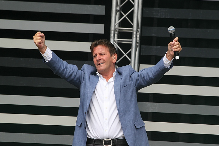 Luc Steeno @ Buitenbeenpop 2013, picture 15, photographed by Heidi Elen - FrontView Magazine