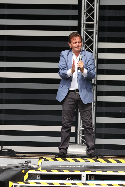 Luc Steeno @ Buitenbeenpop 2013, picture 17, photographed by Heidi Elen - FrontView Magazine