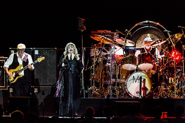 Fleetwood Mac @ Sportpaleis, picture 2, photographed by Edwin Houdevelt - FrontView Magazine