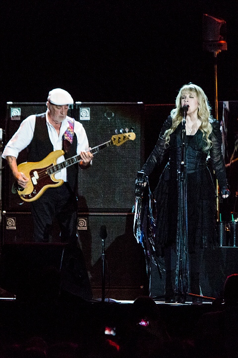Fleetwood Mac @ Sportpaleis, picture 3, photographed by Edwin Houdevelt - FrontView Magazine