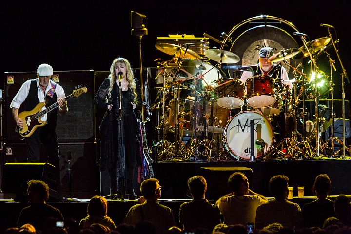 Fleetwood Mac @ Sportpaleis, picture 5, photographed by Edwin Houdevelt - FrontView Magazine
