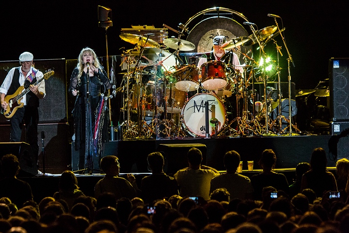 Fleetwood Mac @ Sportpaleis, picture 9, photographed by Edwin Houdevelt - FrontView Magazine