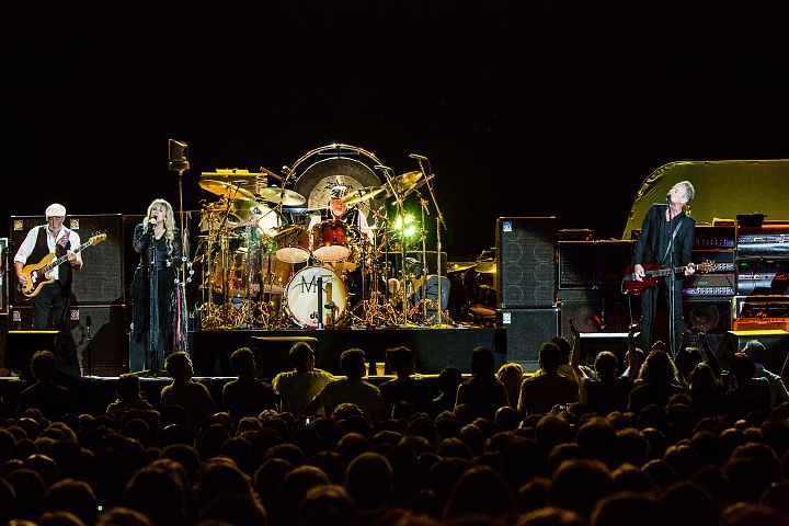 Fleetwood Mac @ Sportpaleis, picture 11, photographed by Edwin Houdevelt - FrontView Magazine