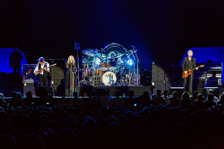 Fleetwood Mac @ Sportpaleis, picture 15, photographed by Edwin Houdevelt - FrontView Magazine