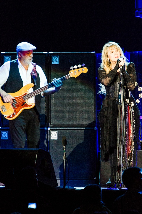 Fleetwood Mac @ Sportpaleis, picture 16, photographed by Edwin Houdevelt - FrontView Magazine