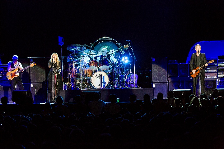 Fleetwood Mac @ Sportpaleis, picture 18, photographed by Edwin Houdevelt - FrontView Magazine