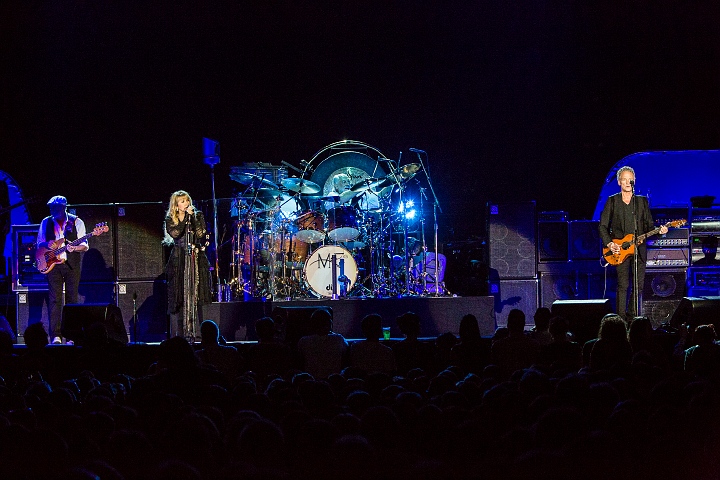 Fleetwood Mac @ Sportpaleis, picture 19, photographed by Edwin Houdevelt - FrontView Magazine
