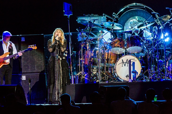 Fleetwood Mac @ Sportpaleis, picture 20, photographed by Edwin Houdevelt - FrontView Magazine