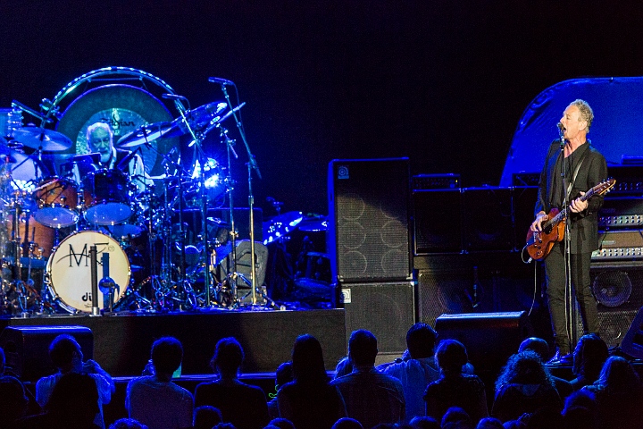 Fleetwood Mac @ Sportpaleis, picture 21, photographed by Edwin Houdevelt - FrontView Magazine