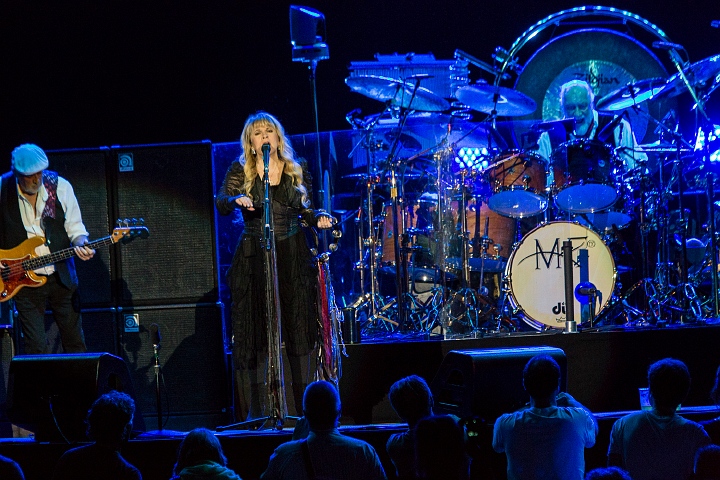 Fleetwood Mac @ Sportpaleis, picture 22, photographed by Edwin Houdevelt - FrontView Magazine