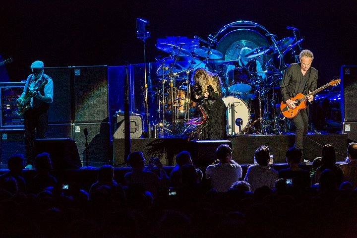 Fleetwood Mac @ Sportpaleis, picture 24, photographed by Edwin Houdevelt - FrontView Magazine