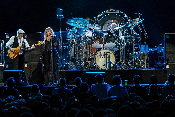Fleetwood Mac @ Sportpaleis, picture 27, photographed by Edwin Houdevelt - FrontView Magazine