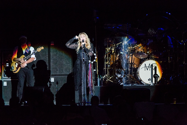 Fleetwood Mac @ Sportpaleis, picture 29, photographed by Edwin Houdevelt - FrontView Magazine