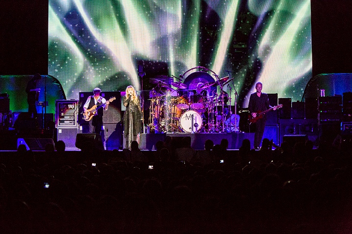 Fleetwood Mac @ Sportpaleis, picture 30, photographed by Edwin Houdevelt - FrontView Magazine