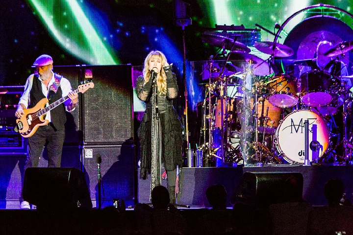 Fleetwood Mac @ Sportpaleis, picture 34, photographed by Edwin Houdevelt - FrontView Magazine