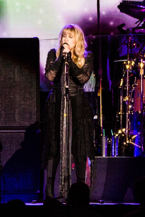 Fleetwood Mac @ Sportpaleis, picture 35, photographed by Edwin Houdevelt - FrontView Magazine