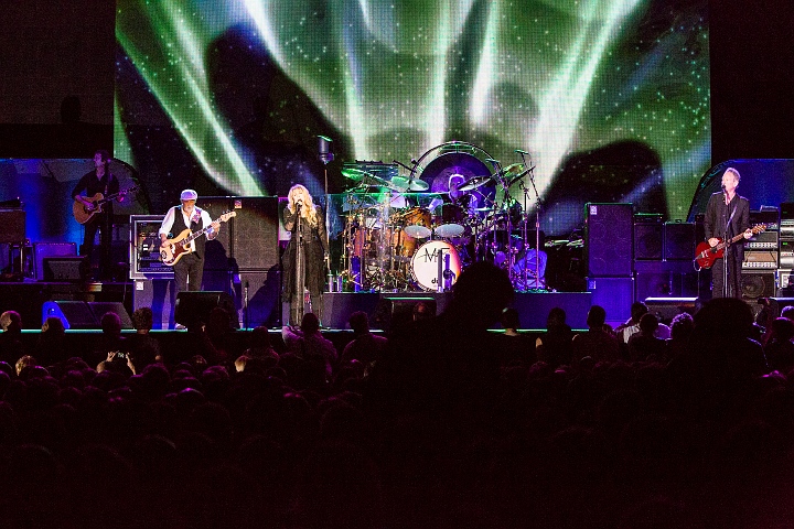 Fleetwood Mac @ Sportpaleis, picture 36, photographed by Edwin Houdevelt - FrontView Magazine