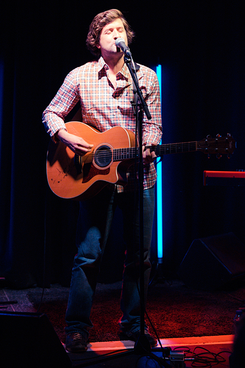 Tom Helsen @ Het Depot, picture 1, photographed by Elke Briers - FrontView Magazine