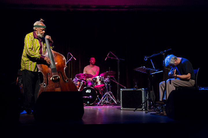 Marc Ribot Trio @ De Casino, picture 5, photographed by kevin Van  Looy - FrontView Magazine