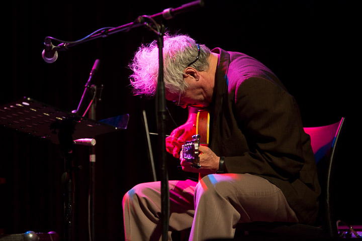 Marc Ribot Trio @ De Casino, picture 8, photographed by kevin Van  Looy - FrontView Magazine