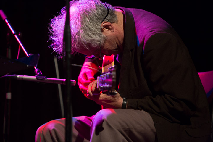 Marc Ribot Trio @ De Casino, picture 13, photographed by kevin Van  Looy - FrontView Magazine