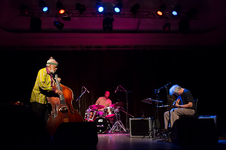 Marc Ribot Trio @ De Casino, picture 20, photographed by kevin Van  Looy - FrontView Magazine