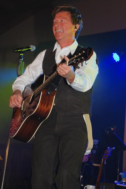 CD voorstelling Jo Vally @ Keerbergen, picture 9, photographed by Peter Minnebo - FrontView Magazine