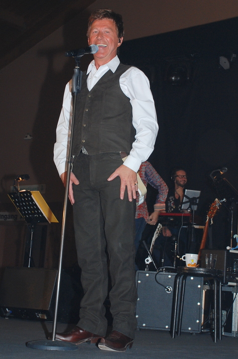 CD voorstelling Jo Vally @ Keerbergen, picture 11, photographed by Peter Minnebo - FrontView Magazine