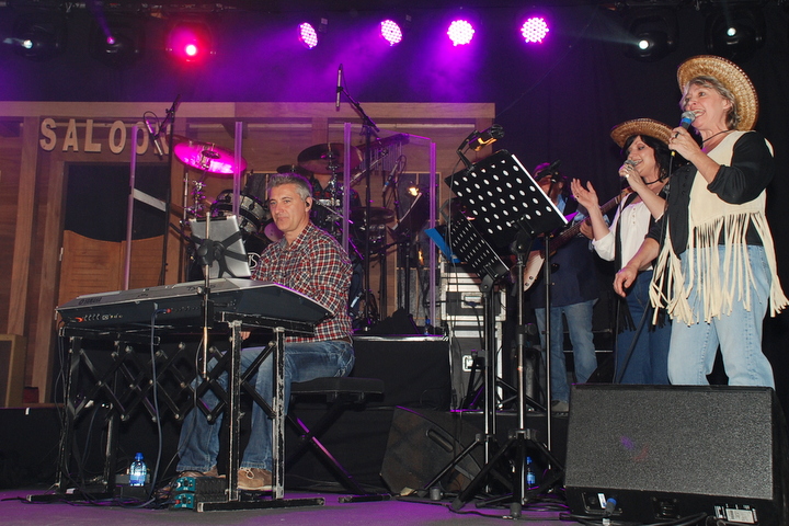 CD voorstelling Jo Vally @ Keerbergen, picture 12, photographed by Peter Minnebo - FrontView Magazine
