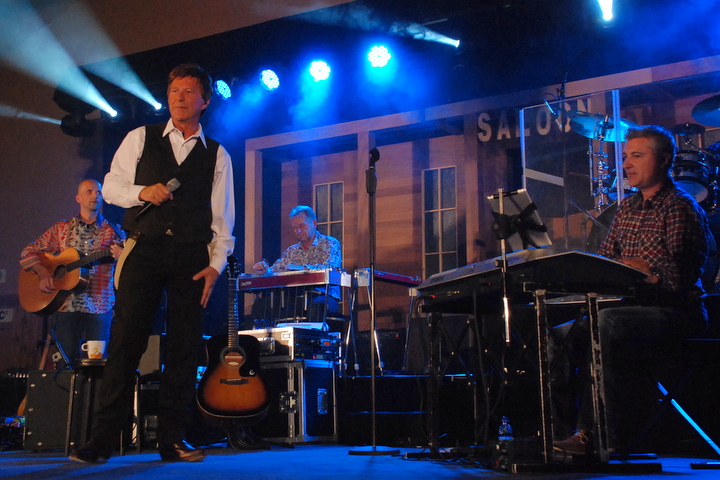 CD voorstelling Jo Vally @ Keerbergen, picture 16, photographed by Peter Minnebo - FrontView Magazine