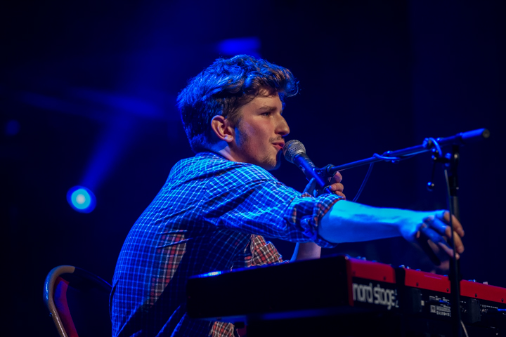Tout va Bien met Wouter van Gestel @ De Roma, picture 2, photographed by Guy Danneels - FrontView Magazine