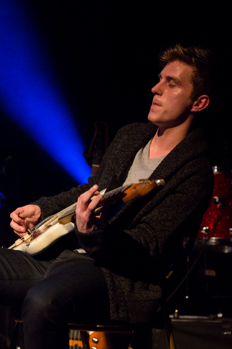 Tout va Bien met Wouter van Gestel @ De Roma, picture 10, photographed by Guy Danneels - FrontView Magazine