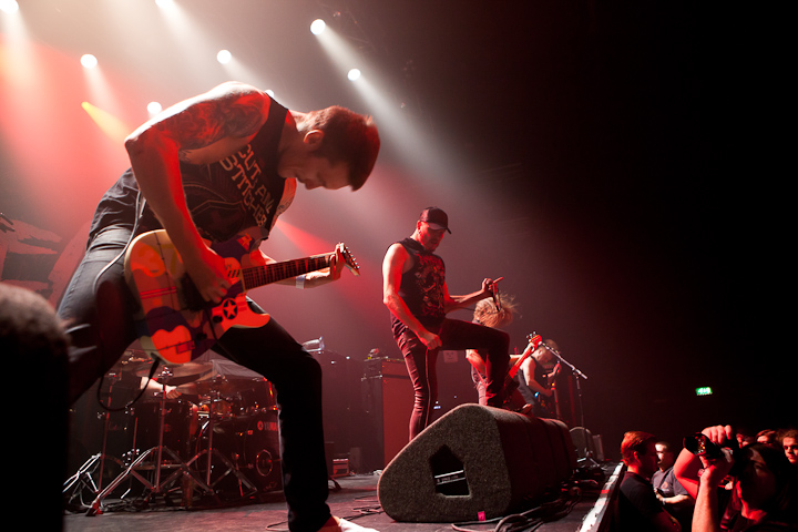 Medeia @ 013, Tilburg, picture 5, photographed by Gunter Van Hoye - FrontView Magazine
